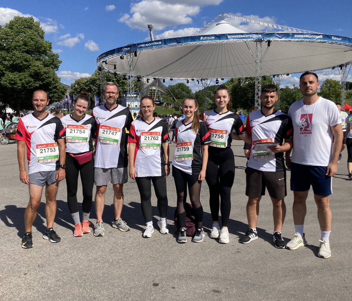 SulzerGmbH's tweet photo. Flott unterwegs beim #B2Run in #Muenchen 
Für unsere laufbegeisterten Kolleg*innen ging es quer durch den Münchener Olympiapark – mit Zieleinlauf im legendären Olympiastation👏🏅Schön war’s und bis nächstes Jahr. Keep IT Running! #wearesulzer #sulzergmbh #FunAtWork #teamwork https://t.co/Wkiy2jOUsb