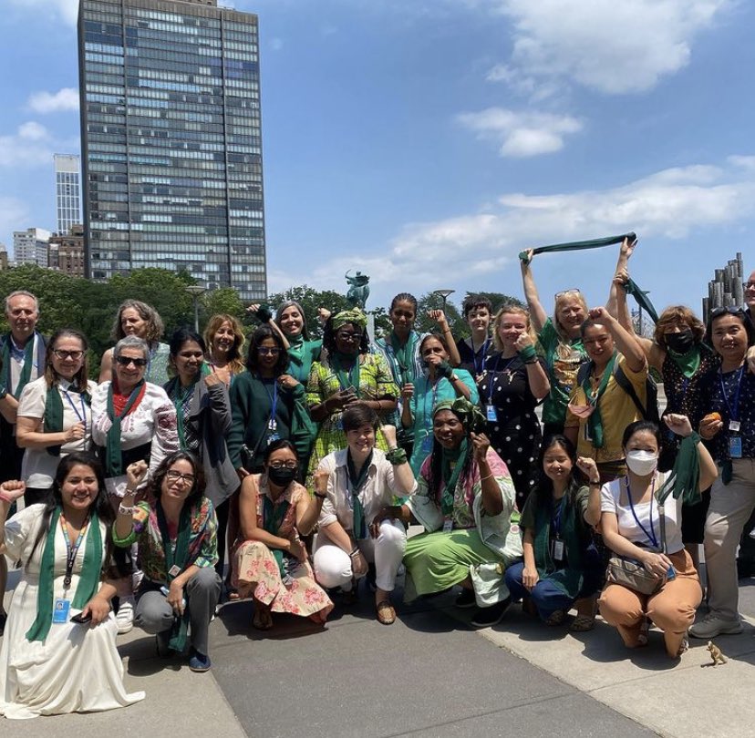 The Women's Major Group family photo celebrating 30 years of #activism within the @UN 💥 In solidarity with members & allies who couldn’t join us in person. 💜✊🏾

#FeministsDemandSystemChange #HLPF2022