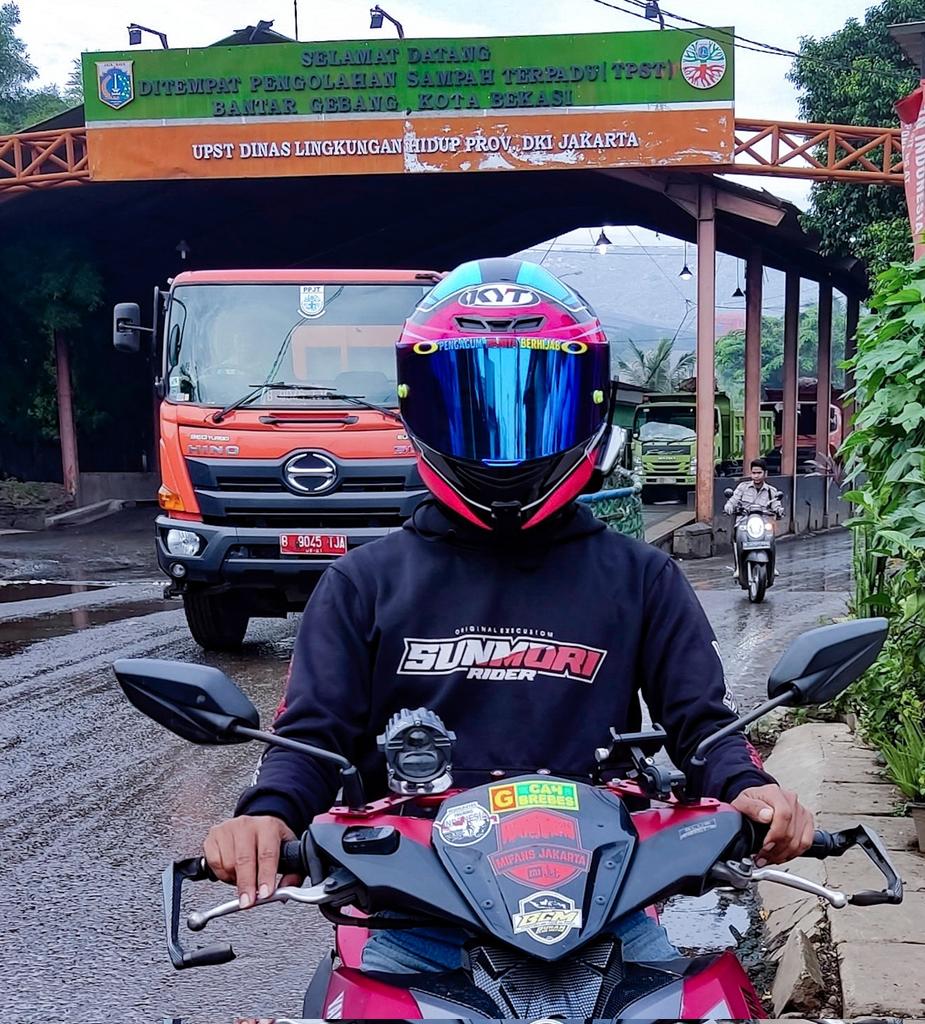 anwar_1899's tweet photo. Beberapa kali kesini, ga sebau banget yang netijen bilang di gambar. Malah setiap ke sini selalu excited dengan TPST ini. Bagi warga sekitar mah dah biasa lalu lalang mondar mandir, malah dah bisa dibilang kebal terhadap bau2anya. Imho https://t.co/ZlP7AOJHeY