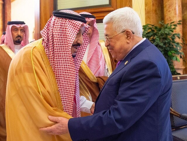 AJELNEWS24's tweet photo. خادم الحرمين الشريفين الملك سلمان بن عبدالعزيز يتلقى اتصالاً هاتفيًا اليوم، من فخامة الرئيس محمود عباس رئيس دولة فلسطين، هنأه خلاله بعيد الأضحى المبارك، ونجاح موسم الحج.
- https://t.co/HlbniUAieV
