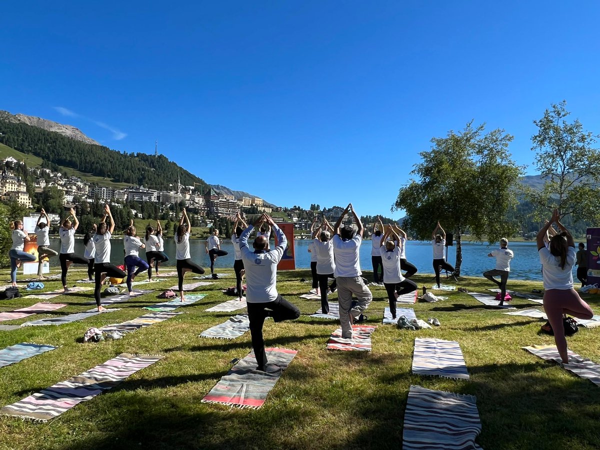 Embassy of India, Berne and Geminde St. Moritz jointly conducted a #yoga session at St.Moritz as a part of the ongoing celebrations of 8th #InternationalDayofYoga. #IDY2022 #AmritMahotsav #YogaForHumanity