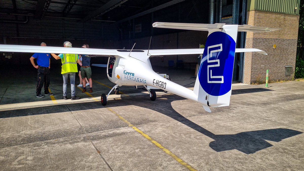 Welkom <a href="/eflightacademy/">E-Flight Academy</a>! Vandaag landde er voor het eerst een volledig elektrisch vliegtuig op Twente Airport! Een Pipistrel Velis Electro ✈️ Even opladen en dan weer terug naar vliegveld Teuge! More to come! #electric #aviation <a href="/TechnologyBaseT/">Technology Base</a>