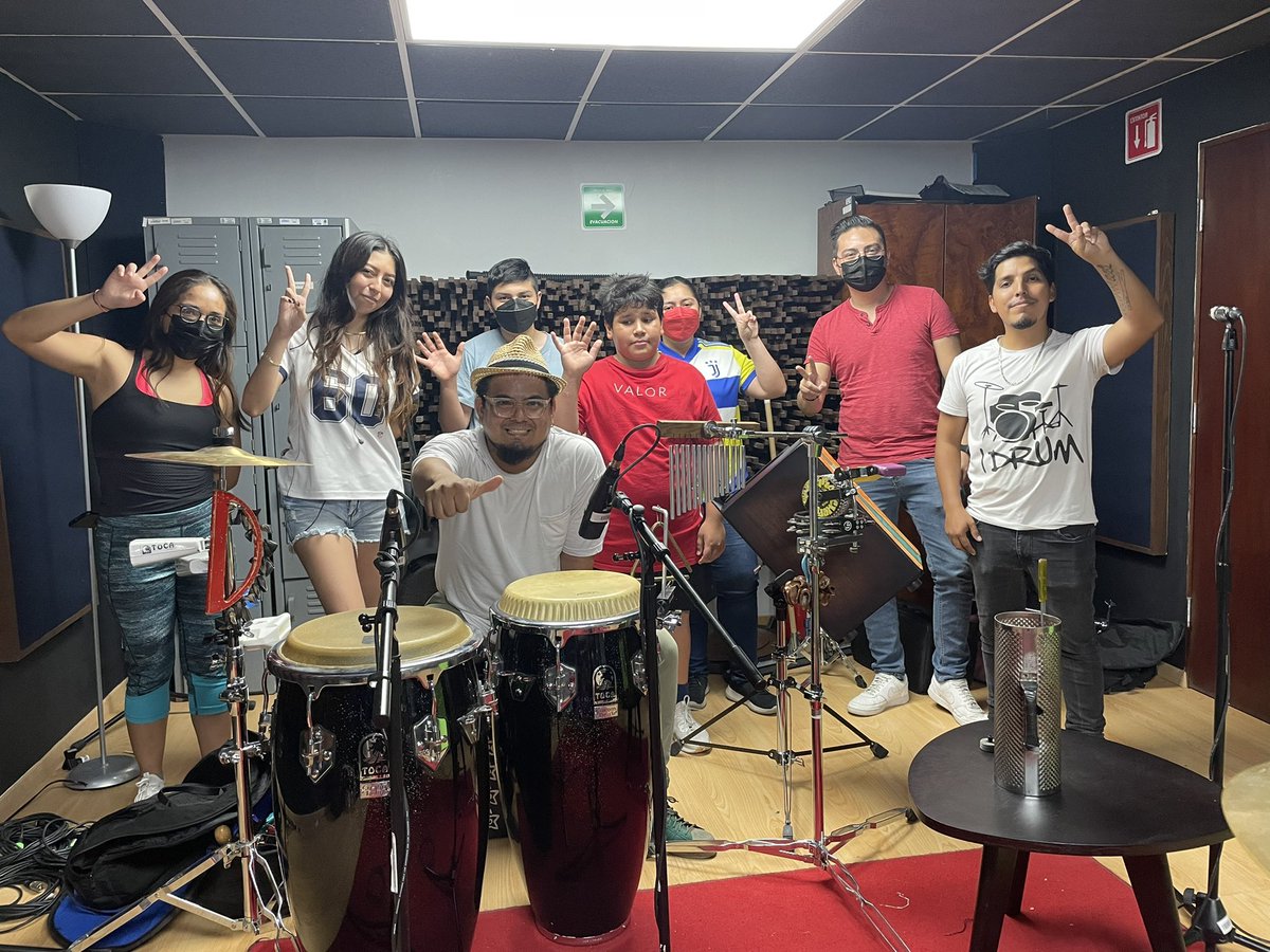 SanPedroNL's tweet photo. Tarola, platillo y mucho ritmo 🪘🥁✨.

Los martes son de clase de percusiones y batería en el estudio de grabación de @juventud_sp 🎼.

📩Apúntate para tomar esta clase con nosotros:
https://t.co/A6TwXFMmT7

Más información de esta y otras actividades para ti:
📌@juventud_sp https://t.co/IGWBHppB1p