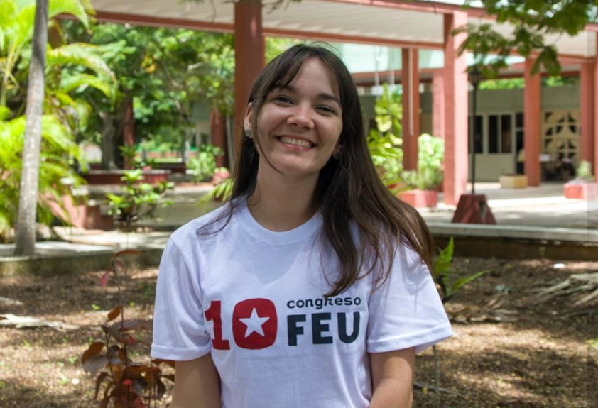 A sus 23 años, la estudiante de Derecho se define como fidelista, martiana y comunista. Hoy, <a href="/Karli_SantanaR/">Karla Santana</a> discierne los retos de la #FEU en un entorno bombardeado por mensajes hegemónicos y discursos de odio. #VamosConTodo #CentenarioFEU <a href="/FeuCuba/">FEU de Cuba</a>

cubadebate.cu/especiales/202…