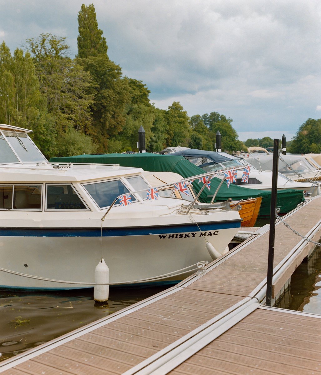 jordbaggs's tweet photo. a collection from the Henley Royal Regatta, shot on Mamiya RB67 https://t.co/jThf5O1dWG