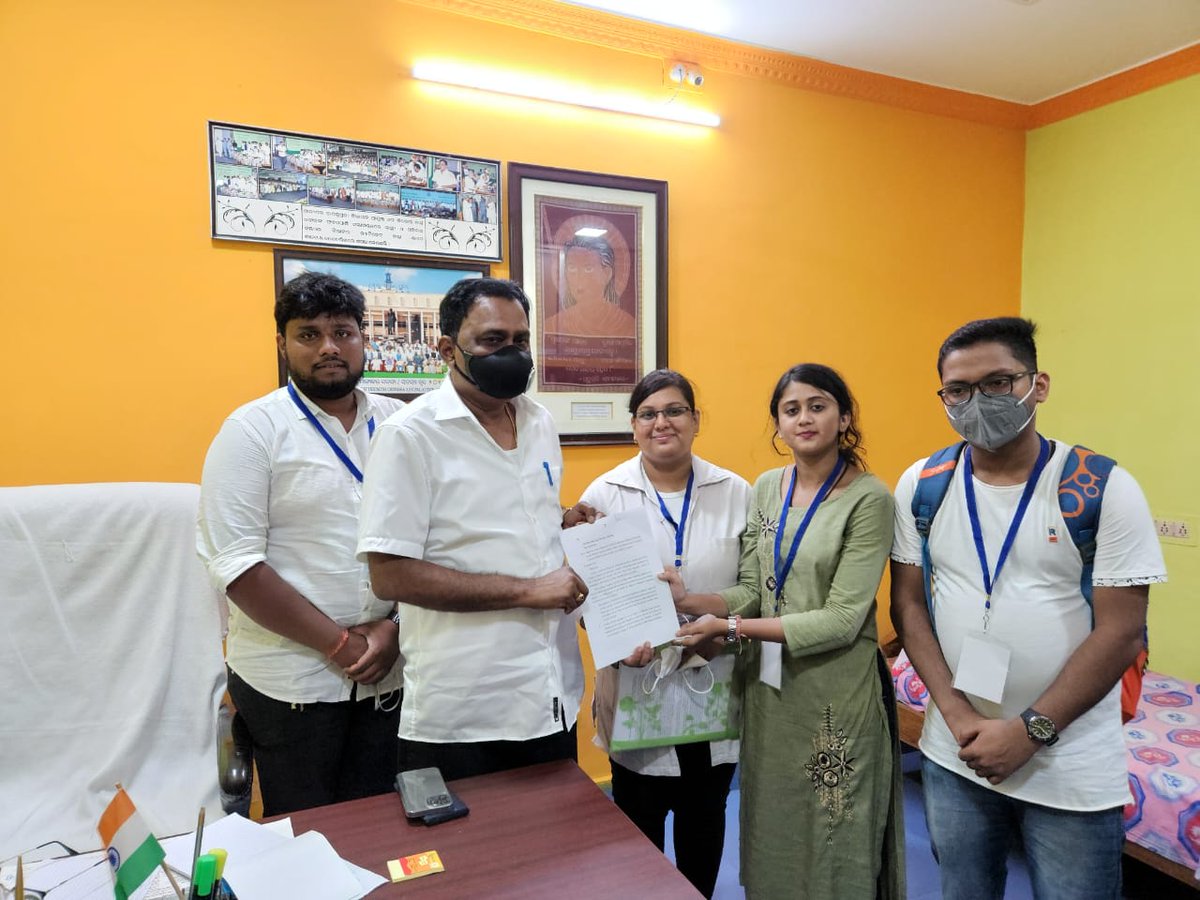 pratik_dhal's tweet photo. Today's DHARANA was very much successful beyond our expections. Thanks to Hon'ble @Naveen_Odisha  for his constant efforts in raising our voices to national level.Our only prayer:Ukraine Returnee Medical students need accommodation in India. @CMO_Odisha @nabadasjsg @pranabpdas https://t.co/z11veYLV2d