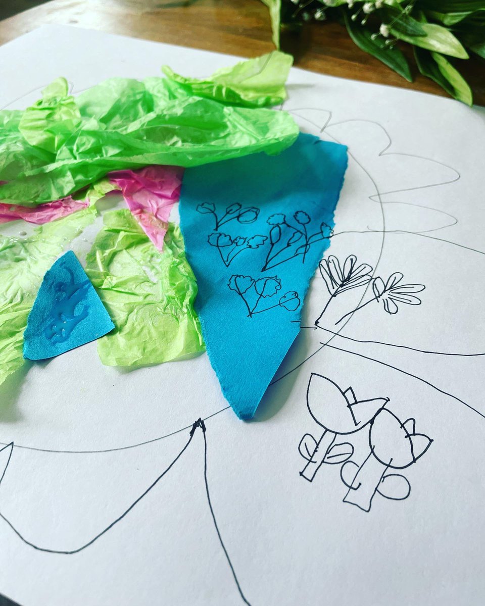 MissMuirArt's tweet image. Miss Muir’s home art class debut this morning 🤍 
Swapping the teens for the tots! Happy faces all round 🌻🌷#artclub #summerclub #teachingneverstops #collage #linedrawing