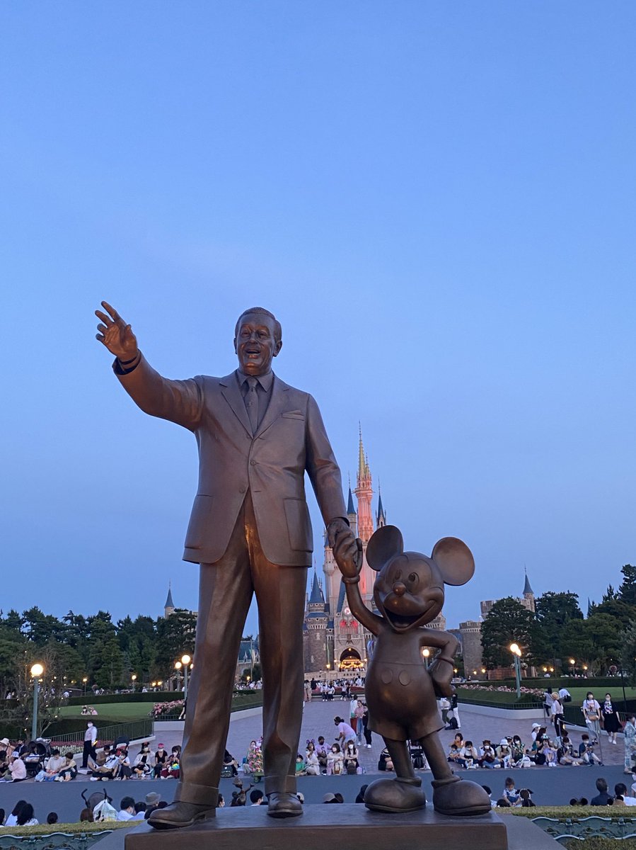 ___m_sr's tweet photo. 念願のディズニーランド🏰 https://t.co/yToySfuyAi