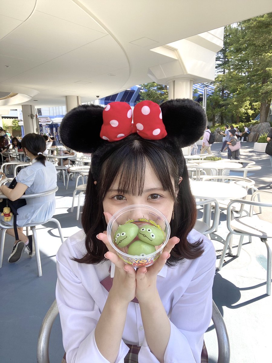 ___m_sr's tweet photo. 念願のディズニーランド🏰 https://t.co/yToySfuyAi