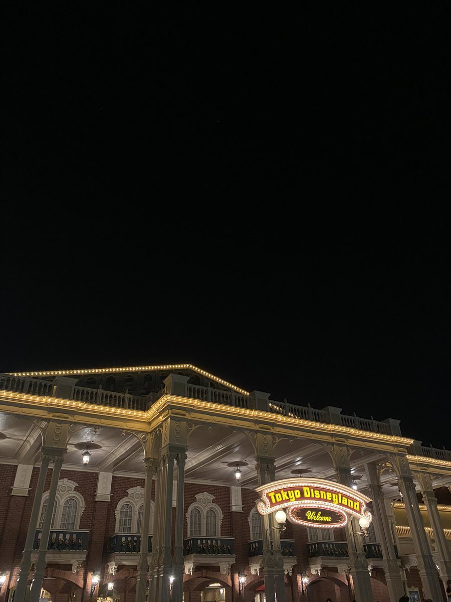 ___m_sr's tweet photo. 念願のディズニーランド🏰 https://t.co/yToySfuyAi