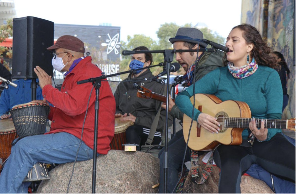 TheCraigPoint's tweet image. Poetic Platforms 2022 at Ping Tom Park.
Poetic Platforms foster cross-cultural connection and collective healing through pop-ups in underutilized spaces and parks. @oacchicago 
11 am - 4 pm
People’s Stage Karaoke
4 pm - 6:50 pm
300 W. 19th Street CHICAGO, IL 60616