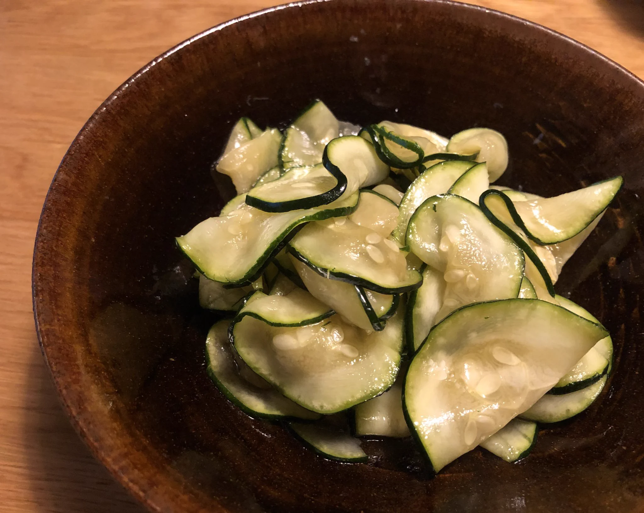 旬のズッキーニ。安くて美味しいな。今晩はこのレシピでいただきました。簡単で美味しかった。ズッキーニは輪切りにしてただ焼いて塩振って食べるのでも十分に美味しいよね。この夏たくさん食べよう。  