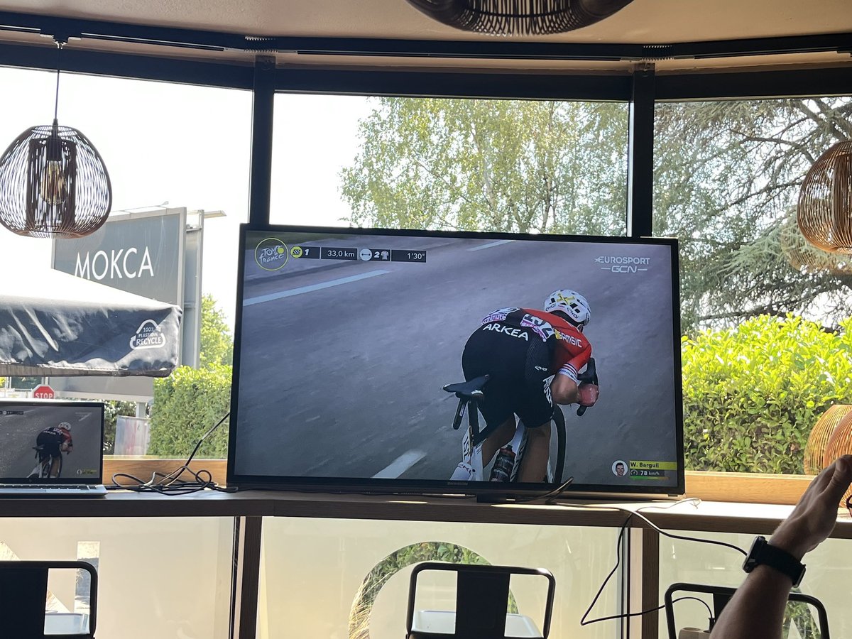 miketomalaris's tweet photo. Feels weird.
Sitting in a bar watching @letour and sun light is blasting through the window. https://t.co/IOWIbT5zbb