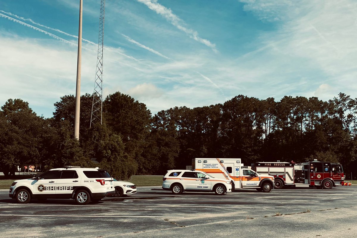 BeaufortSC_EMS's tweet photo. Training together prepares you for the “what if”. #bcscems #blufftontwpfire #bcso @BlufftonFire @bcsopio https://t.co/KiGDx8myGA