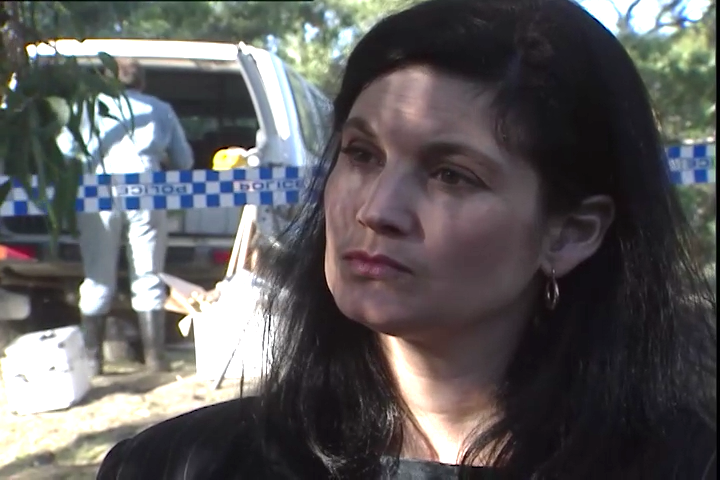 watch_digitv's tweet photo. Homicide Sr Sergeant Elaine Cox, Elly Varrenti, has a copious amount of experience in investigating.  She’s witty yet observant, understanding yet firm.  Does Elaine remind you of someone you know?  

Watch Blue Heelers weekdays 2pm and 9pm ET https://t.co/lvRihLhg5k