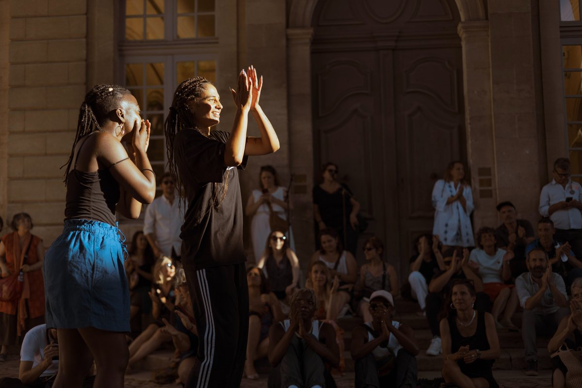 perifeeries2028's tweet photo. Retour en images 📸 sur la soirée #Perifeeries2028 organisée par le département de @seinesaintdenis à la #CollectionLambert à l'occasion du @FestivalAvignon. Merci à toutes et à tous pour votre présence et votre soutien précieux à notre candidature ! ✨
Photos ©Timothée Jolivet https://t.co/BeR62iVrHE