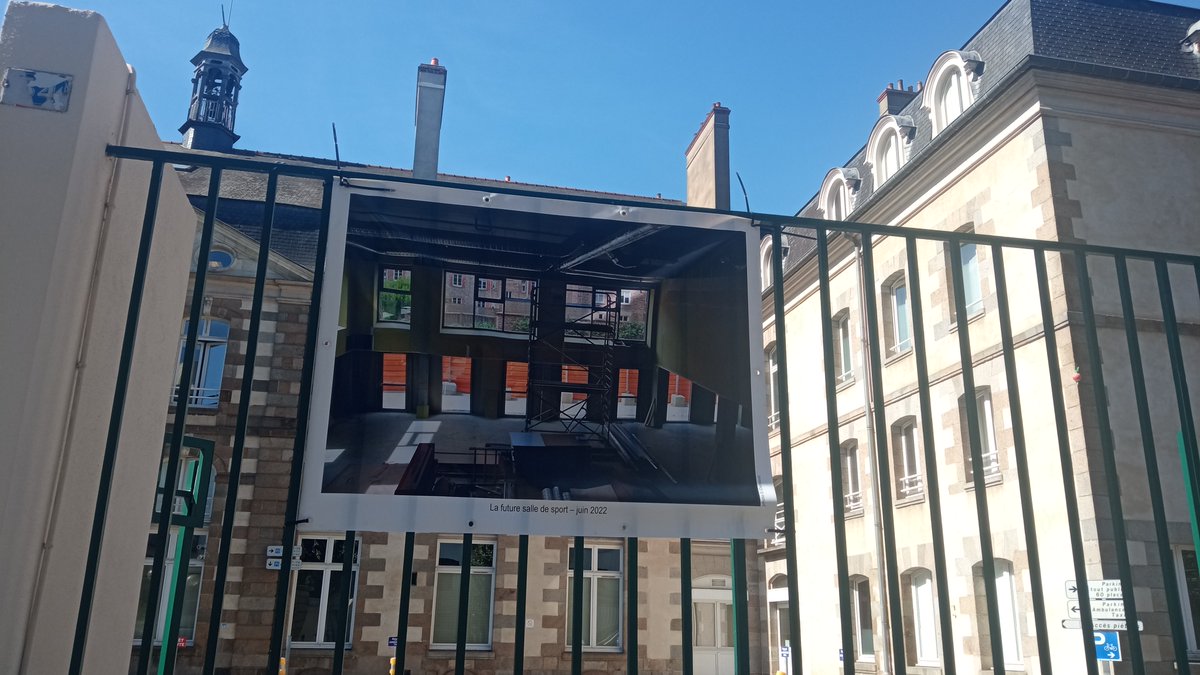 HelierPole's tweet photo. [Point travaux🏗️] Les travaux de la nouvelle extension avancent et s’exposent sur les grilles du Pôle Saint-Hélier.
#extension  #projetarchitectural https://t.co/nkokuJrtU0