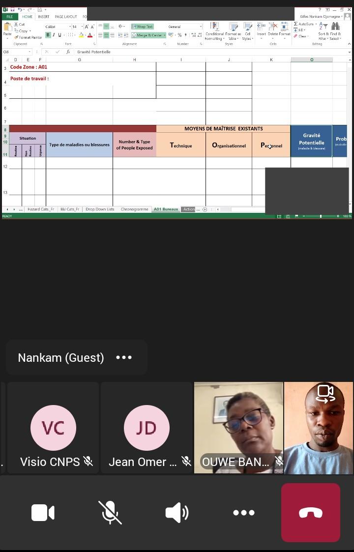 SalomonGraoson's tweet photo. Le #travaildécent auquel nous aspirons ne peut être possible que si les employeurs prennent conscience des #risquesprofessionnels.
Merci à la @CnpsCameroun pour ce webinaire sur les outils nécessaires à l'élaboration d'un Document Unique.
@OITinfo
@OwonaGregoire https://t.co/WfFM9UKmBs