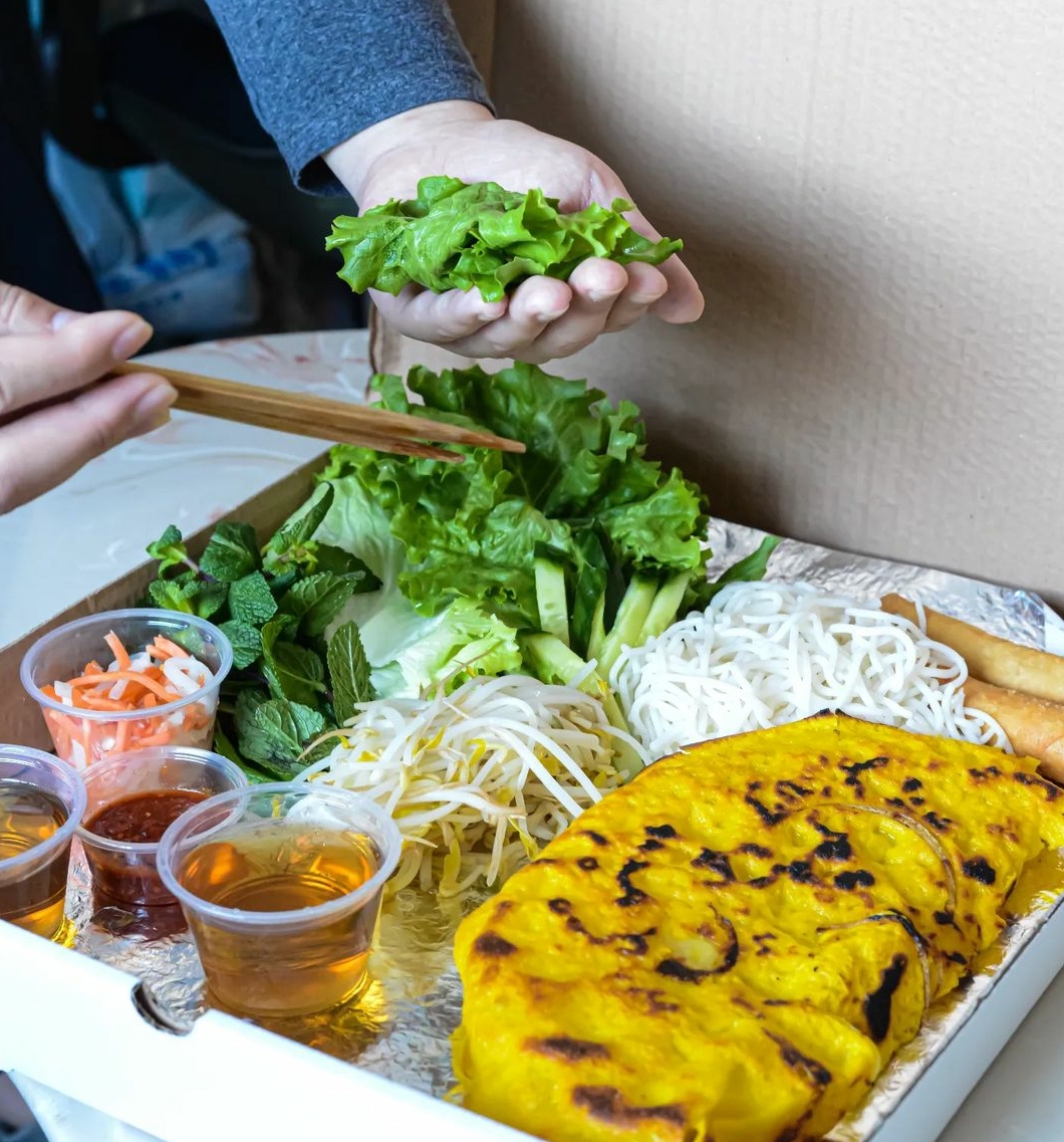 torontopho's tweet photo. Wednesday blues got you down? Come grab some Banh Xeo, it'll turn that frown upside down! 😋
📸 @justanasianfoodie
#banhxeo #foodishappiness #torontopho #torontoeats #woodbridgeeats #hamiltoneats #gtaeats https://t.co/isaZEA7FBJ