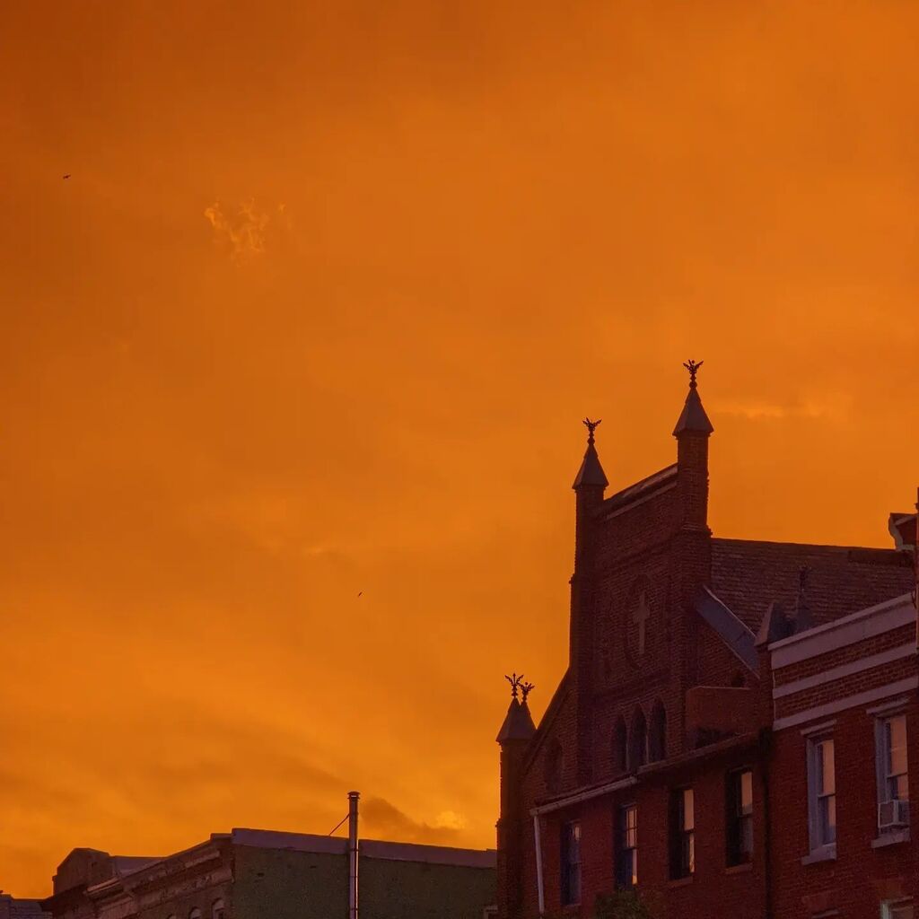 Our #BaltimoreOrioles hit .500 last night, and the city sky itself gave them a boost from home 🧡🖤

#baltimore #orioles #nofilter #aboutlastnight