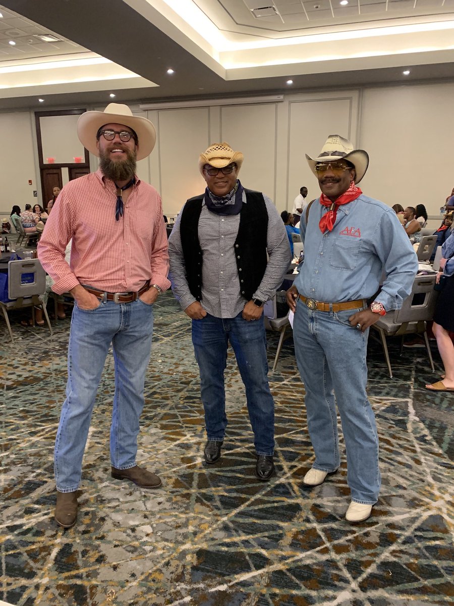 KFinProductions's tweet photo. “Saddled up” as emcee Tuesday night and clearly everyone knew the assignment! Hahaha!

Between the live music courtesy of: The Boys In The Band and our favorite DJ: Matt McCoy and having my 2 favorite gents with me, my @KSharkFin1 and my @StevoSkillz2,
it was a fun night! https://t.co/7GZZZeVQtO