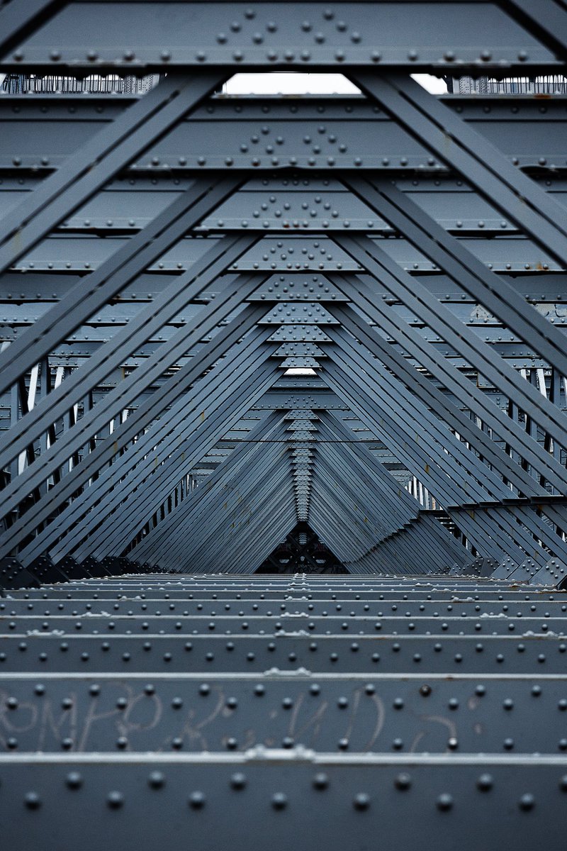 BtsMalcolmx's tweet image. The Williamsburg Bridge from a different perspective than you&apos;re used to. What do you think? 

I&apos;ve been thinking about releasing my first #NFTCollection and this coincides perfectly with my trip to Portugal/Spain/Italy/Greece in August. 

#photooftheday #architecturechallenge