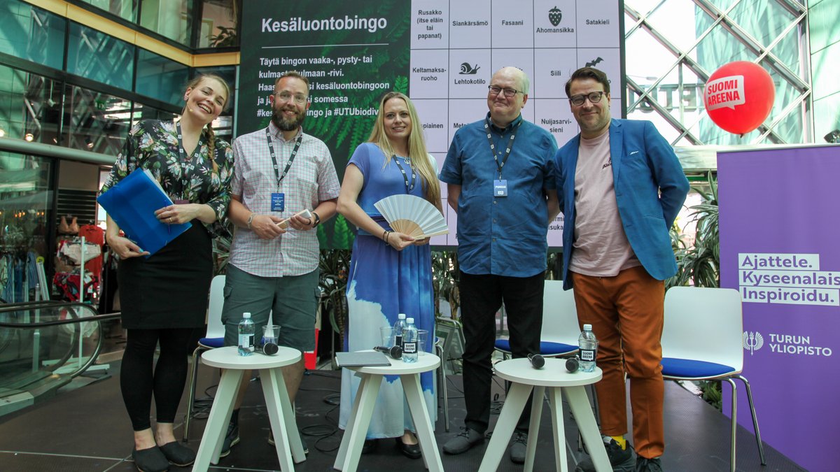 Mikään teko, joka vie meitä oikeaan suuntaan, ei ole merkityksetön, Juulia Räikkönen kiteytti #SuomiAreena'ssa pohdittaessa keinoja pelastaa maapallo. <a href="/NuppuStenros/">Nuppu Stenros</a> haastoi nelikon <a href="/ilarisaaksjarvi/">Ilari E. Sääksjärvi</a> @juuraikko @hannusalmi ja <a href="/VilleNiinisto/">Ville Niinistö</a> kertomaan keinot. utu.fi/fi/ajankohtais…