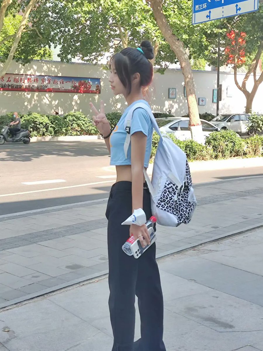 kitten0417's tweet photo. #拉拉 #女同 #les 挂个反串骗子，祝你全家意外死亡！ https://t.co/gITBOAfg0k