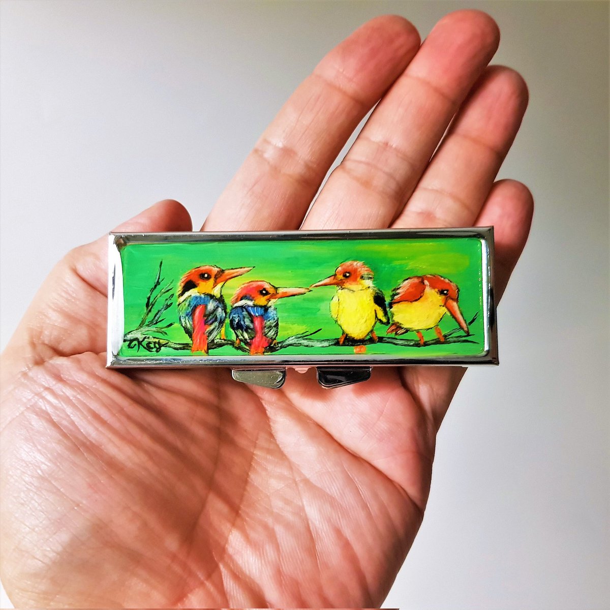 art_kcy's tweet photo. Cute gift ideas @my #etsy shop: Pill Box, Hand Painted Cute Birds Pill Case, Pill organizer, Daily pill box, Pill Box Decorative, Pill case Art, pill case holder, Pill container #pillboxforpurse #pillboxcute #pillboxtravel #pillboxsmall #pillcasecute https://t.co/BQNgGnOyVA https://t.co/tbcN919S5Q