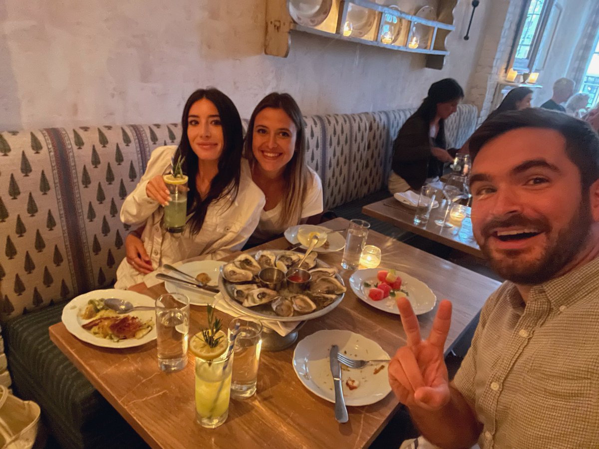 Hope they have oysters on Mars @shanataylorrr @beatriz_caproni 🥂🚀