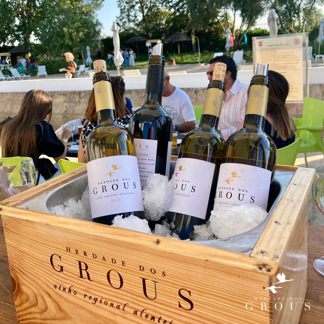 The warm weather that we have been experiencing is perfect for a cool glass of Herdade dos Grous. We suggest serving it at 8º and enjoying it in good company!