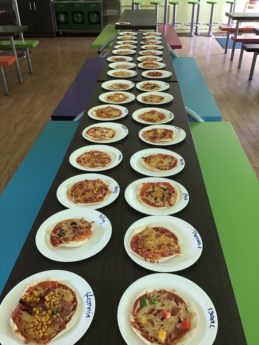 laceygreenpa's tweet image. Year 2 have loved making healthy pizzas today as part of our Science topic🍕#LGPASCIENCE