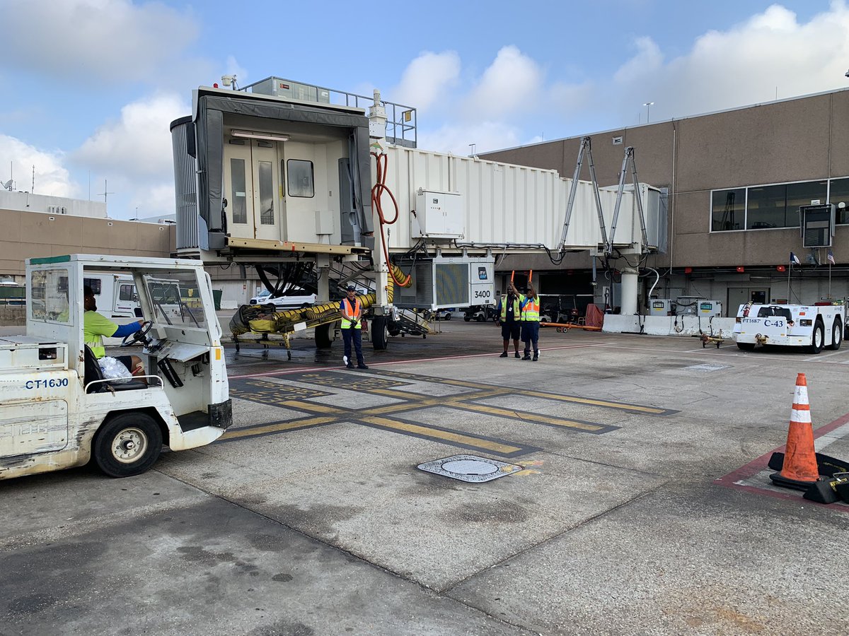 Brodt4Mike's tweet photo. IAHCG Ramp Service Employees are training for the future. This morning a group of newly hired employees learned how to safely marshal in an aircraft.  IAH is working hard to educate our new hires and sustain a safe operation. @jbozboswell @billwatts_11 @philgriffith63 https://t.co/PCrURgfYoM
