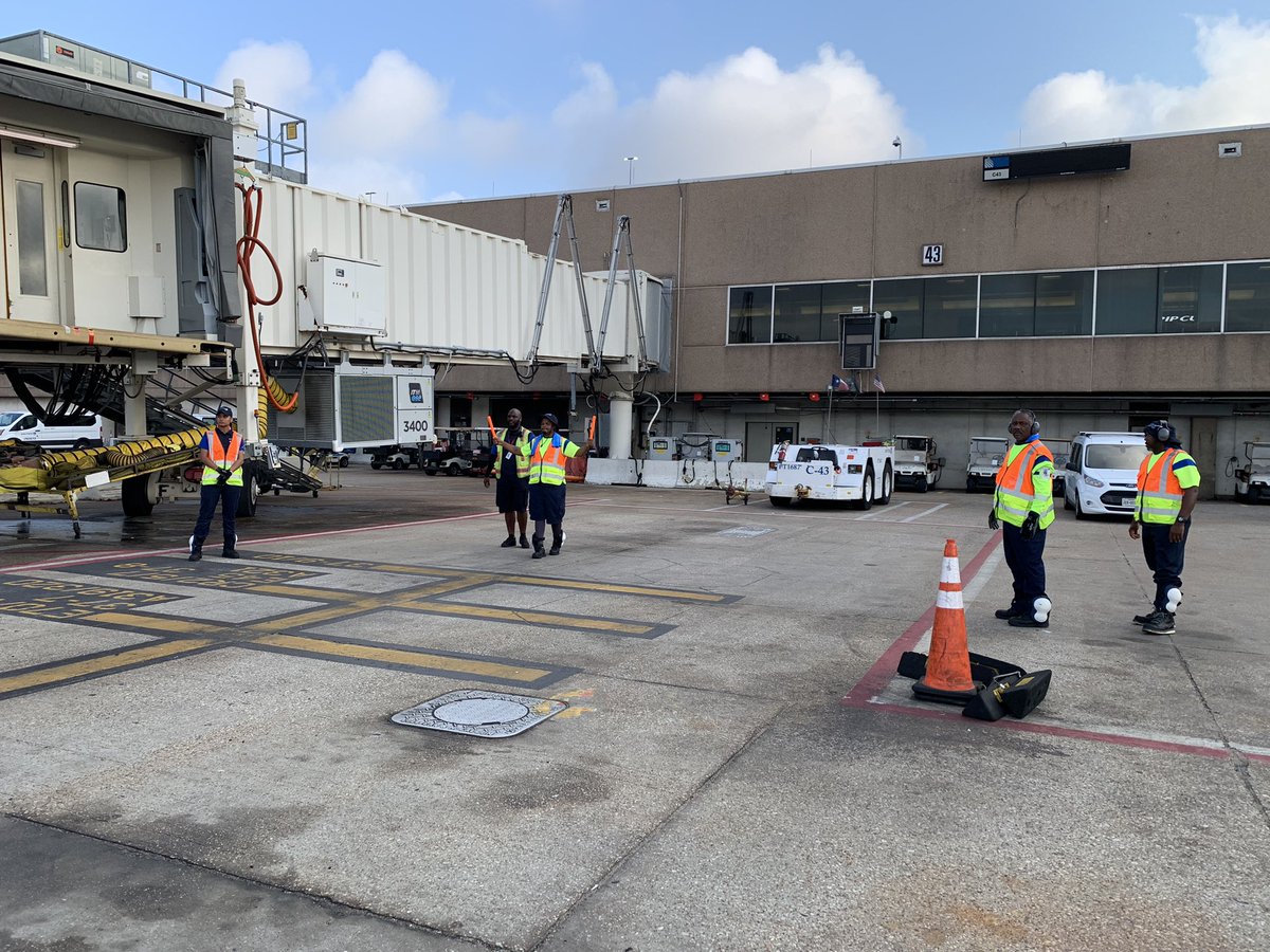 Brodt4Mike's tweet photo. IAHCG Ramp Service Employees are training for the future. This morning a group of newly hired employees learned how to safely marshal in an aircraft.  IAH is working hard to educate our new hires and sustain a safe operation. @jbozboswell @billwatts_11 @philgriffith63 https://t.co/PCrURgfYoM