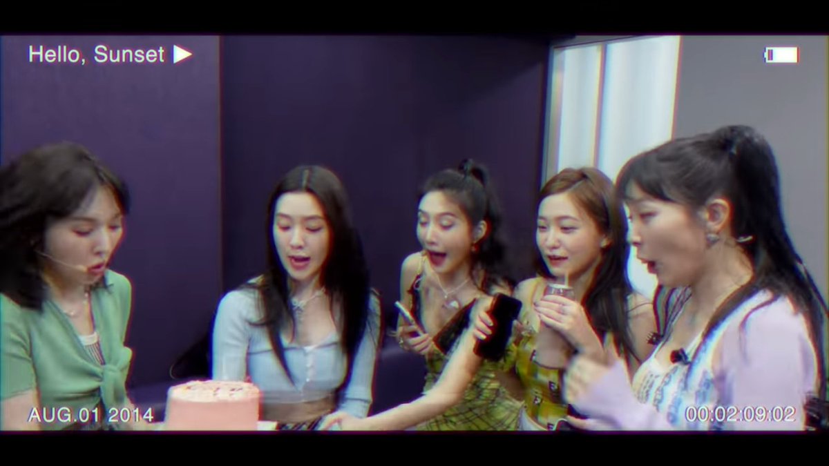 revevante's tweet photo. this is RED VELVET https://t.co/GycUijjmdA