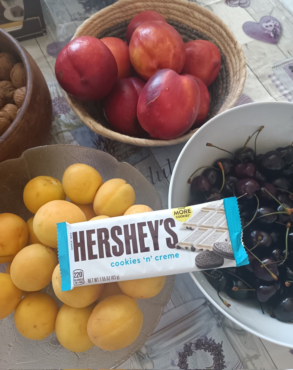 sim010101's tweet photo. Took a break to get a coffee...then saw hubby putting these fruits on the table☺️🥰, so I had some😜, then made the coffee and took my kid's 🍫 too....
#foreverslim 🧊🥤💦
🤦🍫☺️🥰 https://t.co/abS8kC3Snu