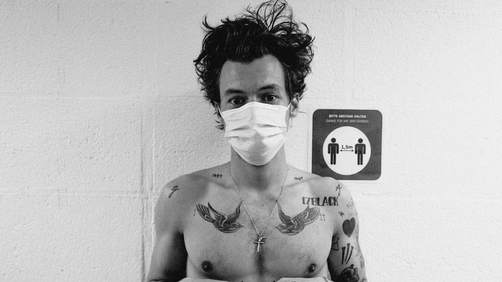 sunfflouwerry's tweet photo. this genre of harry needs its own name immediately https://t.co/3VEQtoKJMS
