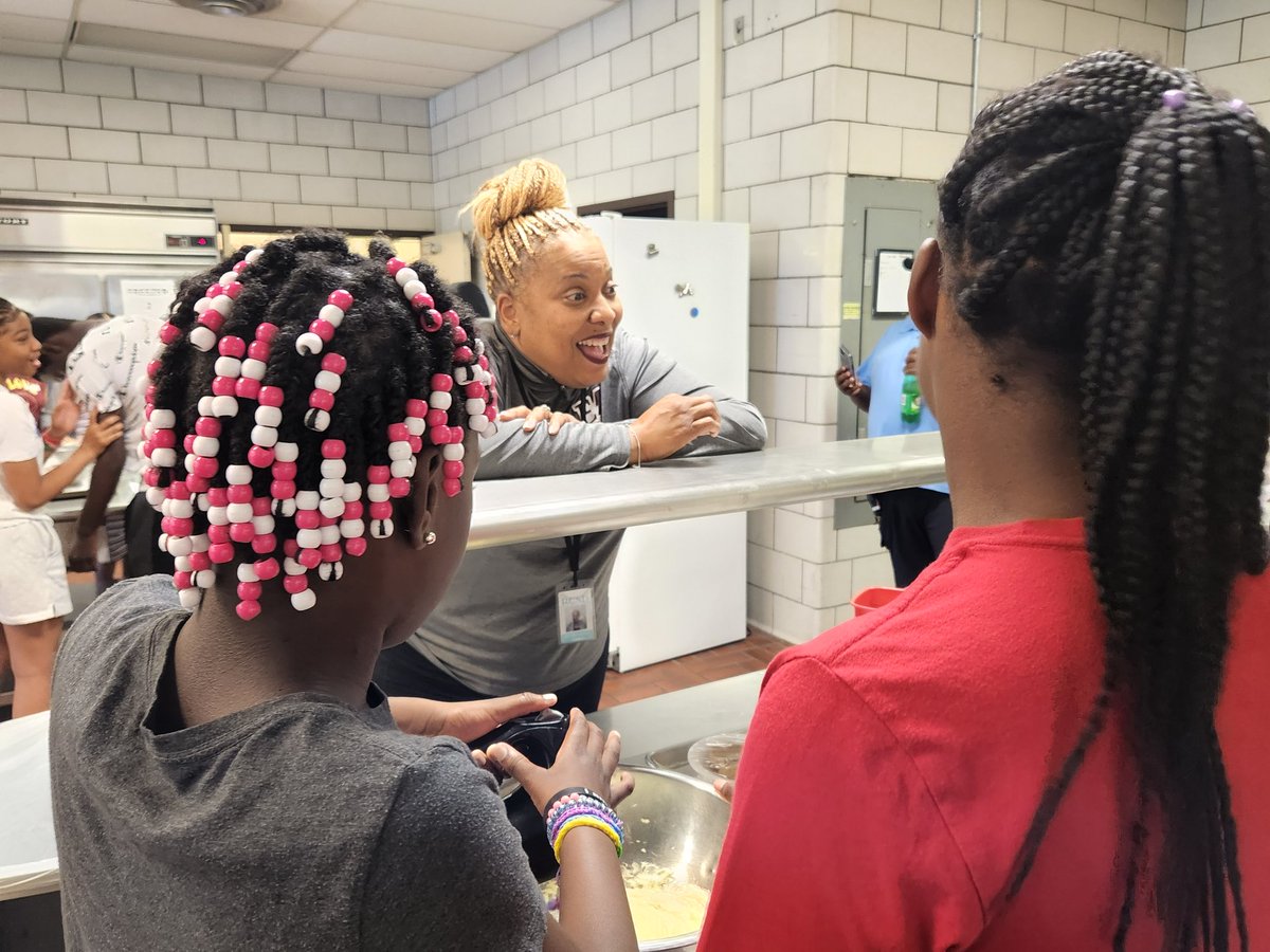RCSDNYS's tweet image. Making cookies and connections at @EdisonTechRCSD&apos;s CTE camp with @LCMLessons! 

#NationalSummerLearningWeek