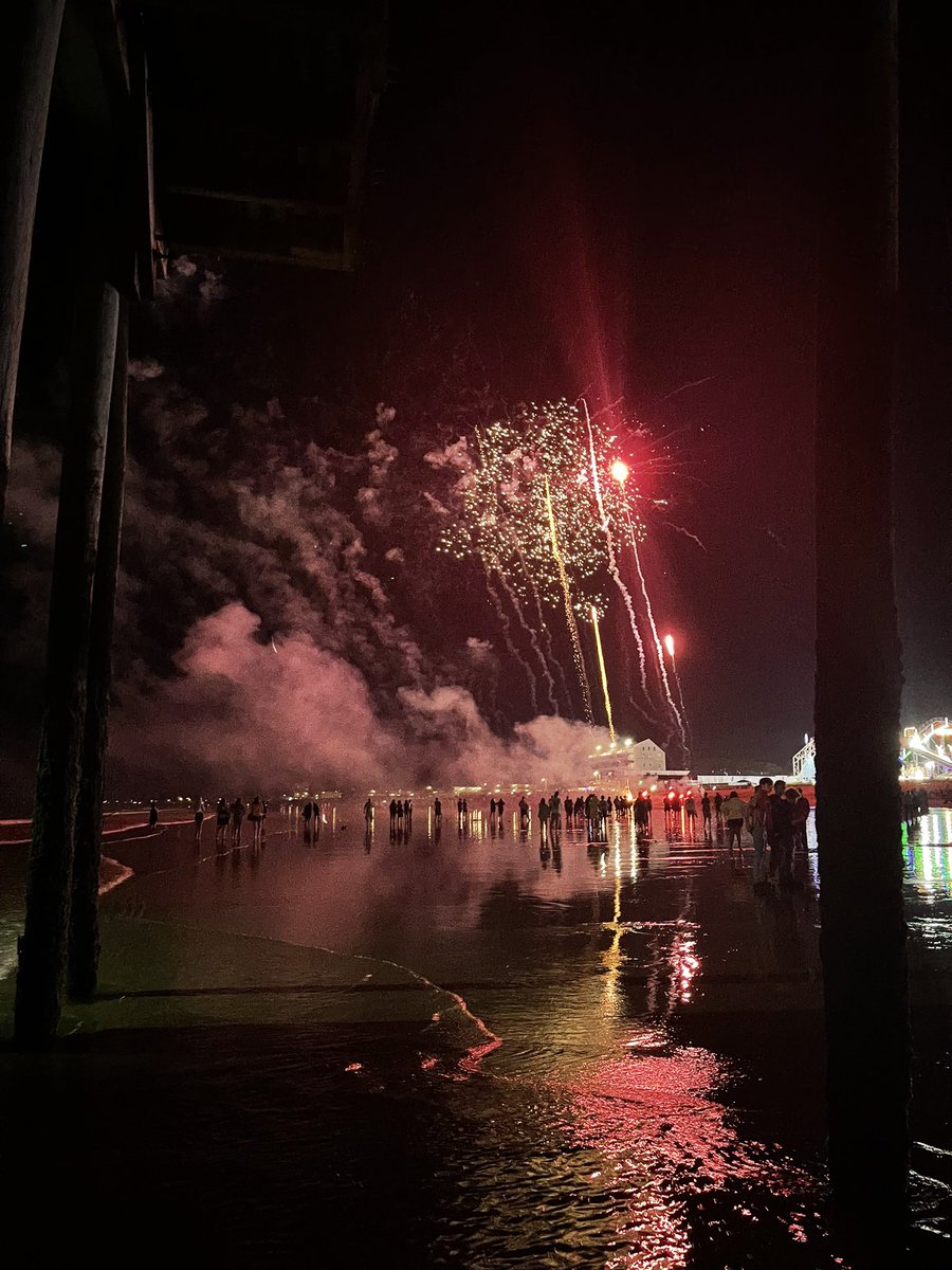 Centuriend's tweet photo. I’m super sick and the urge to walk into the sea and not return is very strong.
Here’s some of my favorite pictures I’ve taken recently that I’ve forgotten to share! https://t.co/HCjxY7I0QI