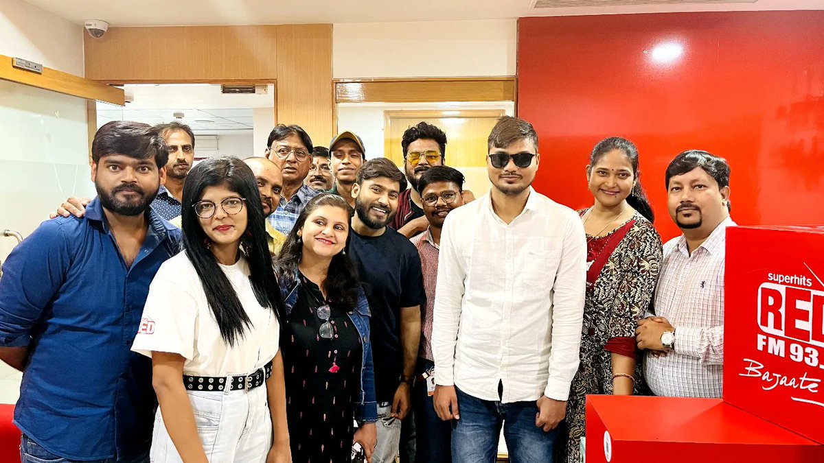 ComedianAbhay's tweet photo. Grand meet-up with team @redfmindia Varanasi...
#IndiasLaughterChampions
#redfm #redfmindia
#comedy #abhaykumarsharma
#comidians
@sonytvofficial @banijayasia https://t.co/4WQpEthdE9