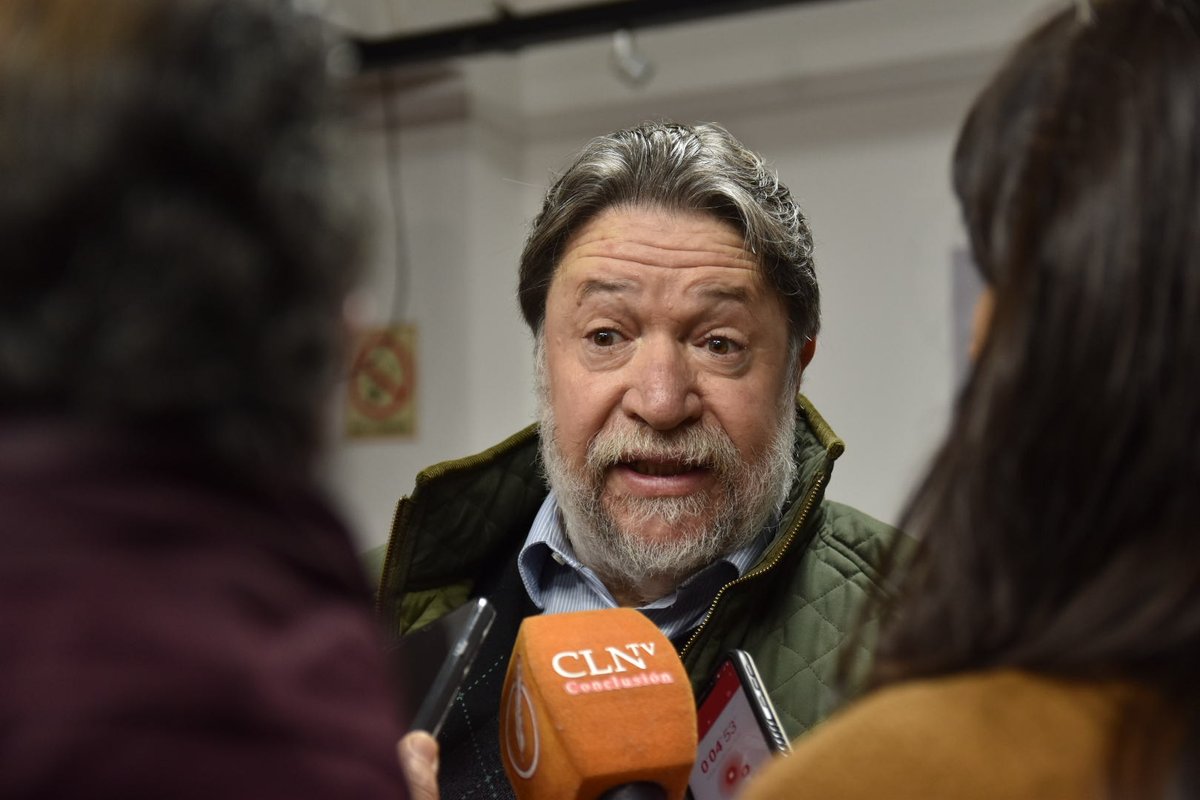 unidadpopularsf's tweet photo. #AHORA | Conferencia de prensa de @Lozano_Claudio en #Rosario:
"A dos años y medio de gestión estamos lejos de haber cumplido el compromiso electoral que tomamos con nuestros votantes". https://t.co/DKJWNAAWcC