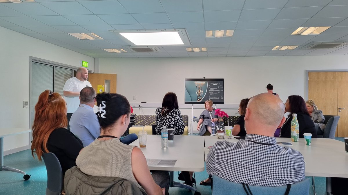 SalDavis19's tweet photo. Great day! @SalfordCouncil sharing, collaborating and learning! #innovate #digitalsalford #collaborationforsuccess #servicereform @KarenSnape77 @ClaireFewings96 @MarkNev2 @Steven_fry1 https://t.co/lj7Z2PmKbm