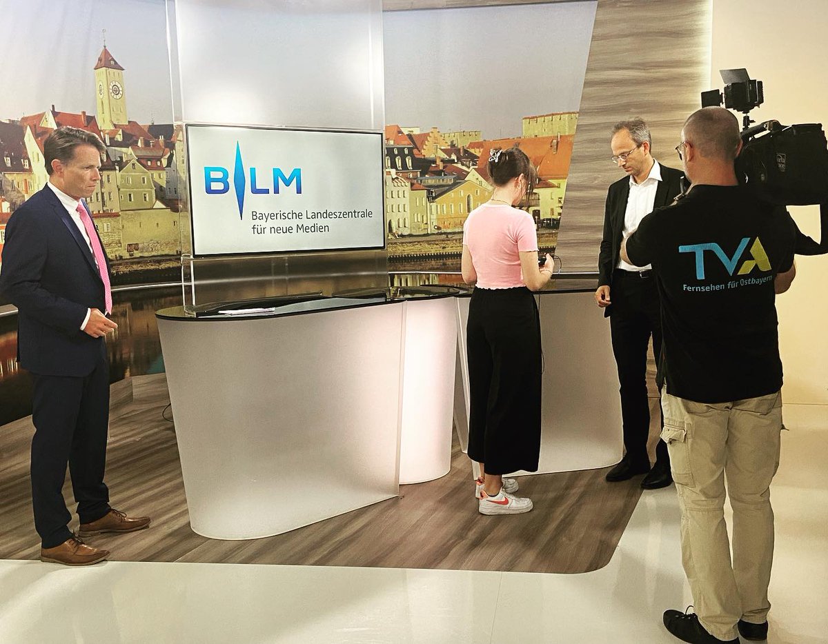 BLM-Präsident Dr. Thorsten Schmiege hat heute einen exklusiven Einblick vor und hinter die Kulissen bekommen. 

Besuchen Sie uns bald wieder! 🤗

<a href="/BLM_Bayern/">BLM</a> 

#BLM#media#branche#behindthescenes#tour#regensburg#tva#regionalfernsehen
