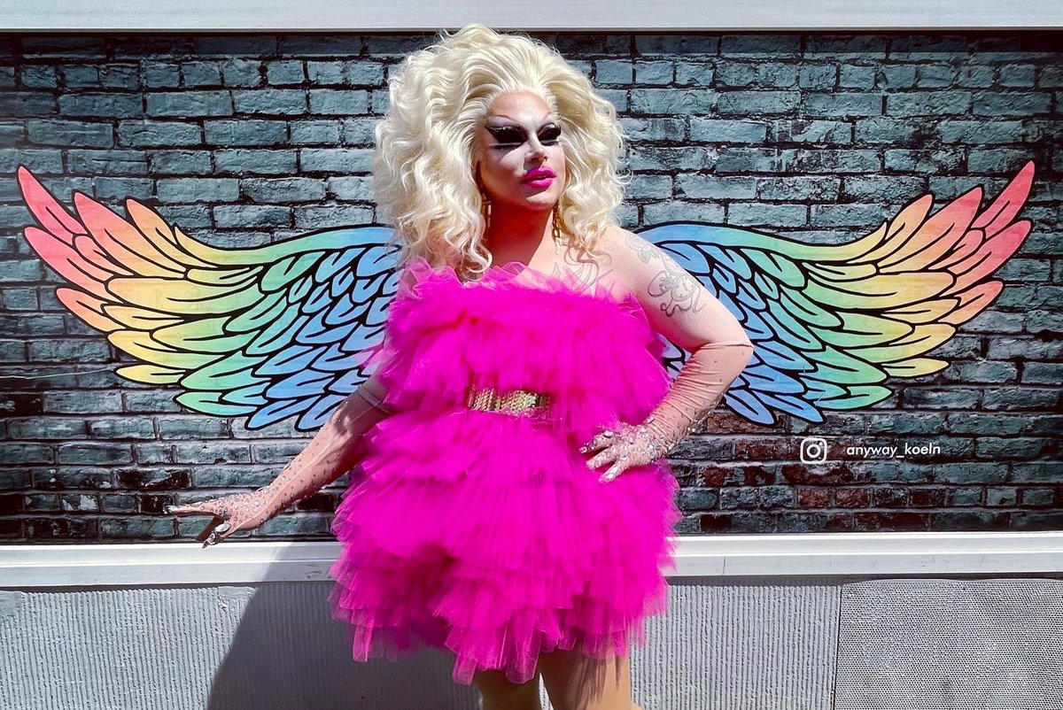 #ColognePride wie jedes Jahr! Weil es (leider) notwendig ist! Das feiern, was wir bereits erreicht haben und für das demonstrieren, was wir noch erreichen möchten 🏳️‍🌈 <a href="/Marc3llaR/">Marcella.</a> <a href="/thelailalicious/">Laila Licious</a> <a href="/ColognePride/">Cologne Pride</a>