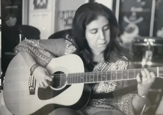 universidad_uci's tweet photo. 🎶 Me he despertado susurrando una nueva canción
y mi ventana se llenó de sol
salgo a buscar el hecho y la razón de tanta emoción.
¡Buenos días América! 
¿como estás?
Muy buenas 🎶

Aniversario 71 del natalicio de  Sara González, un amor de millones.

#CubaEsCultura #CubaPorLaPaz https://t.co/zgvuhpYGZA