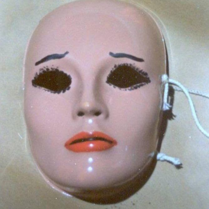 CrimesReais's tweet photo. O Serial Killer que se vestia com roupas femininas, máscaras de rostos maquiados e posava para fotos imitando suas vítimas mortas: BTK. https://t.co/NX5JgIZMj2