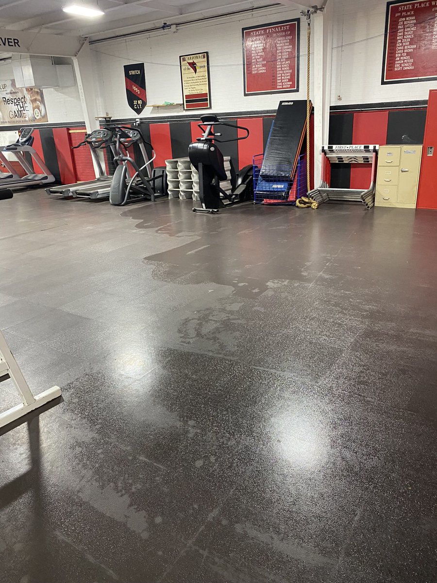 lcervetto's tweet photo. Mopped and organized 💪🏼 athletes always remember this is your space and YOU’RE responsible for taking care of it! Other side will hopefully get done today! https://t.co/XoC2b9GyZZ