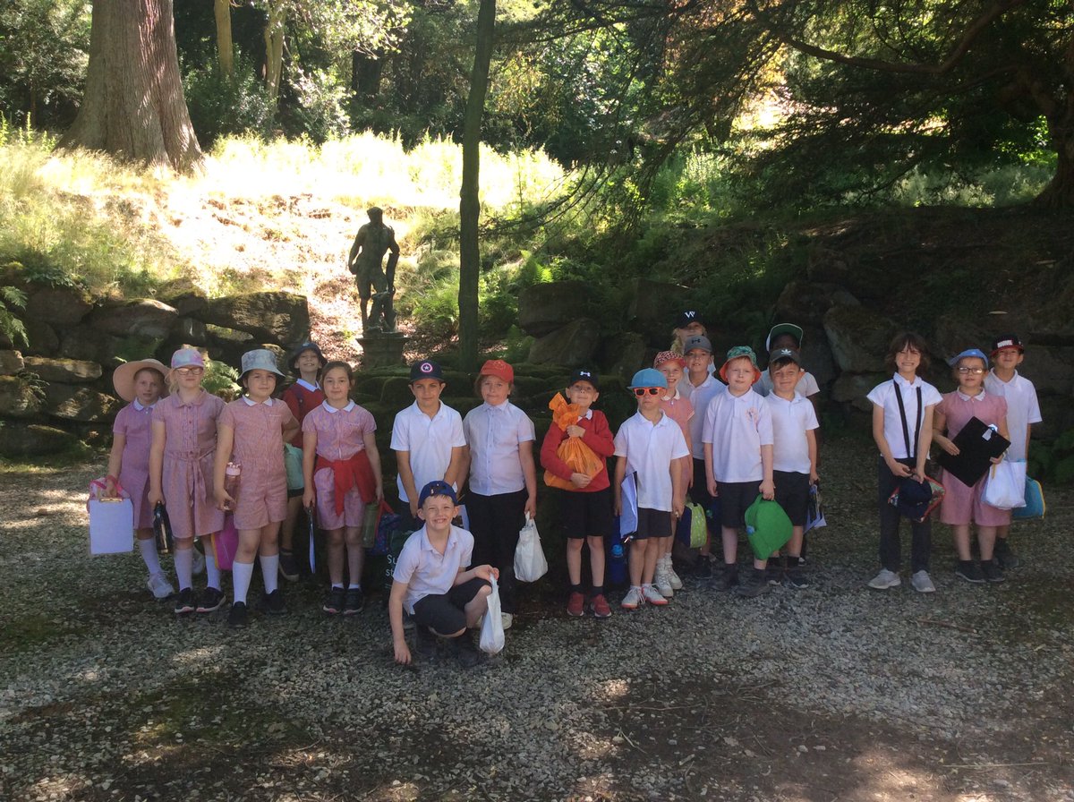 Year 3 had a brilliant day at Chatsworth! We spent our time exploring the gardens. Our third task was to find our way through the maze!  <a href="/stjs_staveley/">Saint Joseph's</a>