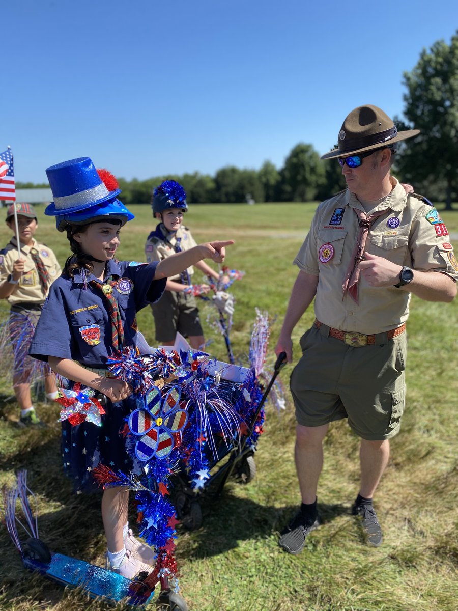gcmarshall_org's tweet photo. Did you see our float in the Leesburg July 4th Parade? Marshall’s car was escorted by members of the scout troops GCMIC sponsors. Thanks to Pack 982, Pack 1154, Troop 998, Troop 1154 and Troop 1666 for walking in the parade with us!
#gcmic https://t.co/R7Vd0HRgz9