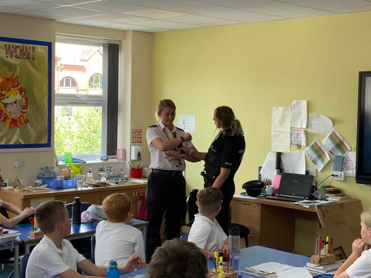 EStaffsPolice's tweet photo. PC James from our neighbourhood policing team and Prison officer Baker from HMP Dovegate attended Holy Trinity primary school Burton. They gave a talk on crime and punishment and making the right choices. #CommunityEngagement #BurtonNPT #HMPDovegate https://t.co/xZZDX3tpR5